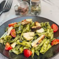 Pâtes poulet pesto : Le guide rapide pour un plat parfait en 30 min