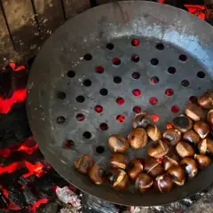 Châtaignes grillées au feu de bois : Le secret d'une cuisson parfaite