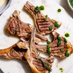 Côtes d'agneau grillées : le guide ultime pour une cuisson parfaite
