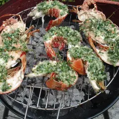 Langouste grillée antillaise: recette barbecue & Sauce Chien