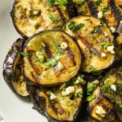 Aubergines grillées au four & fromage : la recette inratable d'Aimé Lamy