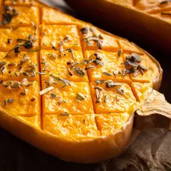 Butternut grillée au four : la recette facile (sans éplucher !)