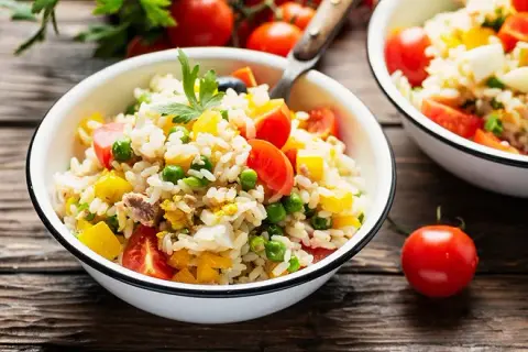 Salade de riz : la recette ultime et nos astuces de pro