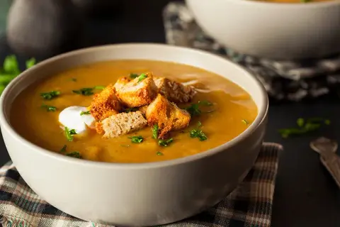 Soupe et calories : le guide pour un bol léger et savoureux