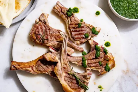 Côtes d'agneau grillées : le guide ultime pour une cuisson parfaite