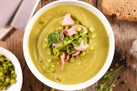 Soupe de pois cassés : recette parfaite et velouté réconfortant