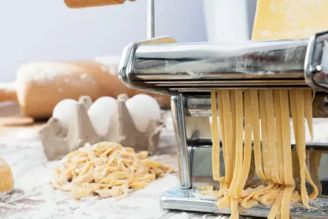 Machine à pâtes : Manuelle ou auto ? Le guide pour bien choisir