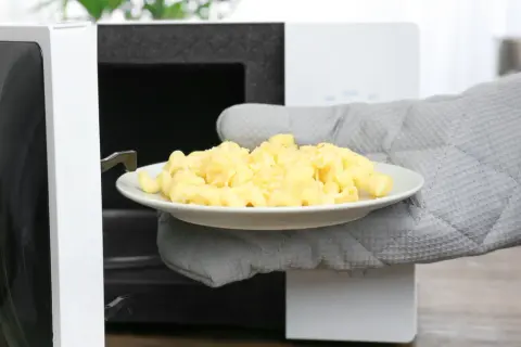 Cuire des pâtes au micro-ondes : facile, rapide, sans débordement !