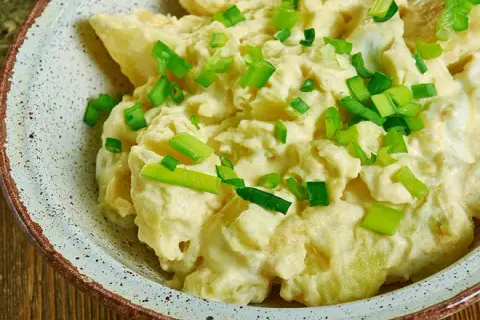 Salade de pommes de terre alsacienne : l'authentique recette sans mayo