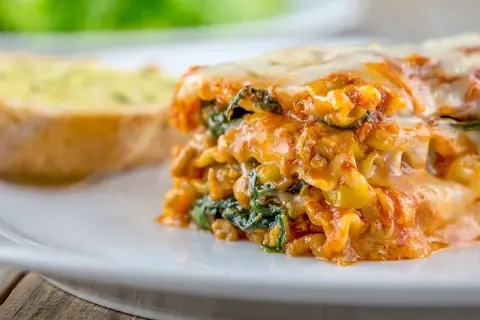 Lasagnes méditerranéennes : le secret d'un déjeuner ensoleillé