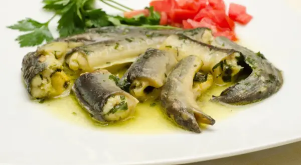 Anguille grillée à la plancha : le guide pour une chair fondante