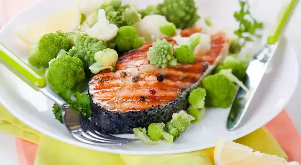 Maîtrisez la darne de saumon grillée: secrets pour un plat savoureux