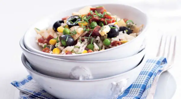 Salade de riz pour 10 : Recette inratable & astuces de chef
