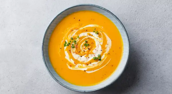 Soupe brûlée ? 7 astuces de pro pour sauver votre plat !