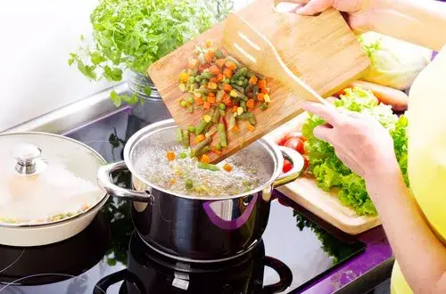 Soupe de légumes : la recette facile et mes astuces pour la réussir