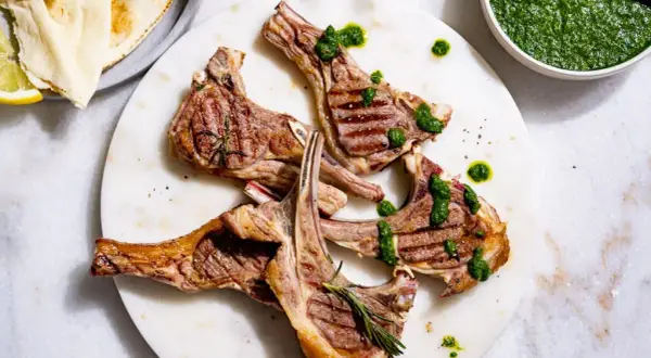 Côtes d'agneau grillées : le guide ultime pour une cuisson parfaite