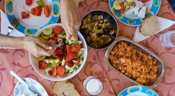 Déjeuner ou Dîner en France : Lequel choisir et pourquoi ?