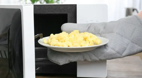 Cuire des pâtes au micro-ondes : facile, rapide, sans débordement !