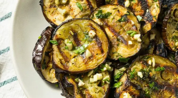 Aubergines grillées au four & fromage : la recette inratable d'Aimé Lamy