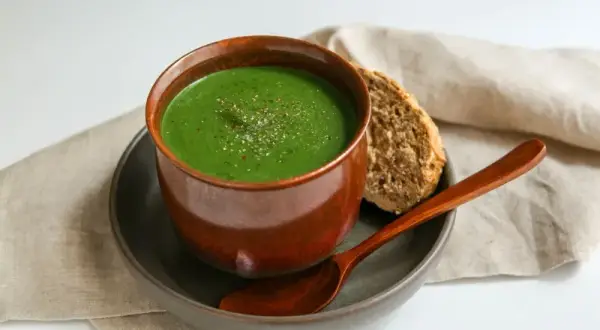 Soupe d'ortie : Le guide complet pour une recette saine et sans piqûres