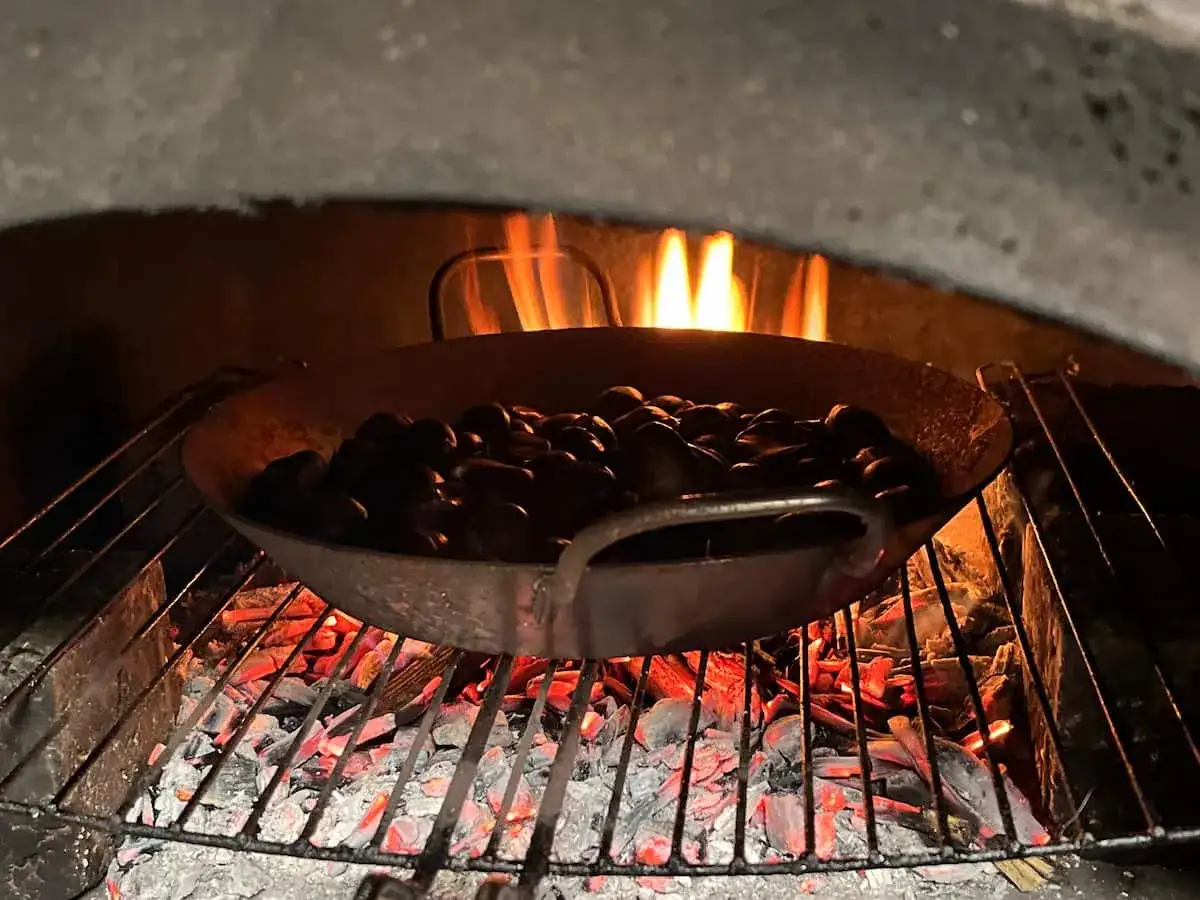 Zdjęcie Châtaignes grillées au feu de bois : Le secret d'une cuisson parfaite