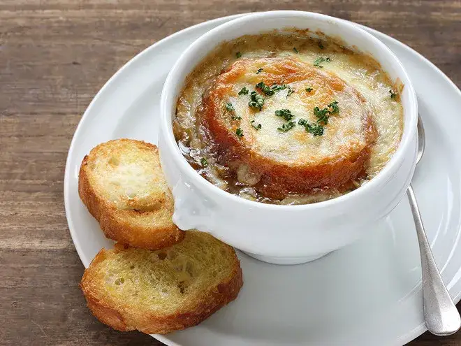Zdjęcie Recette Soupe à l'Oignon Gratinée : Le Secret Inratable d'un Chef