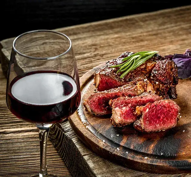 Zdjęcie Côte de bœuf grillée: quel vin et boisson choisir pour l'accord parfait?