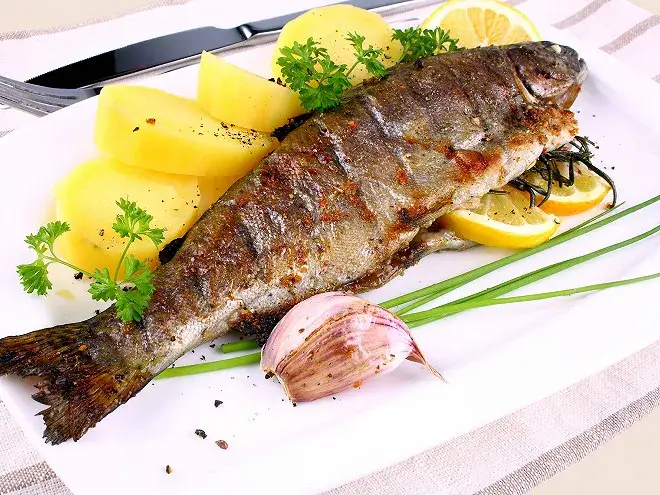 Zdjęcie Truite grillée au barbecue: l'art de la cuisson parfaite sans qu'elle colle
